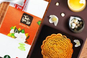 Buy a box of moon cakes, SASCO Shop presents you with a bottle of pure fruit juice